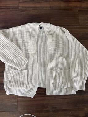 Ae Chunky Open-Front Knit Cardigan in Cream